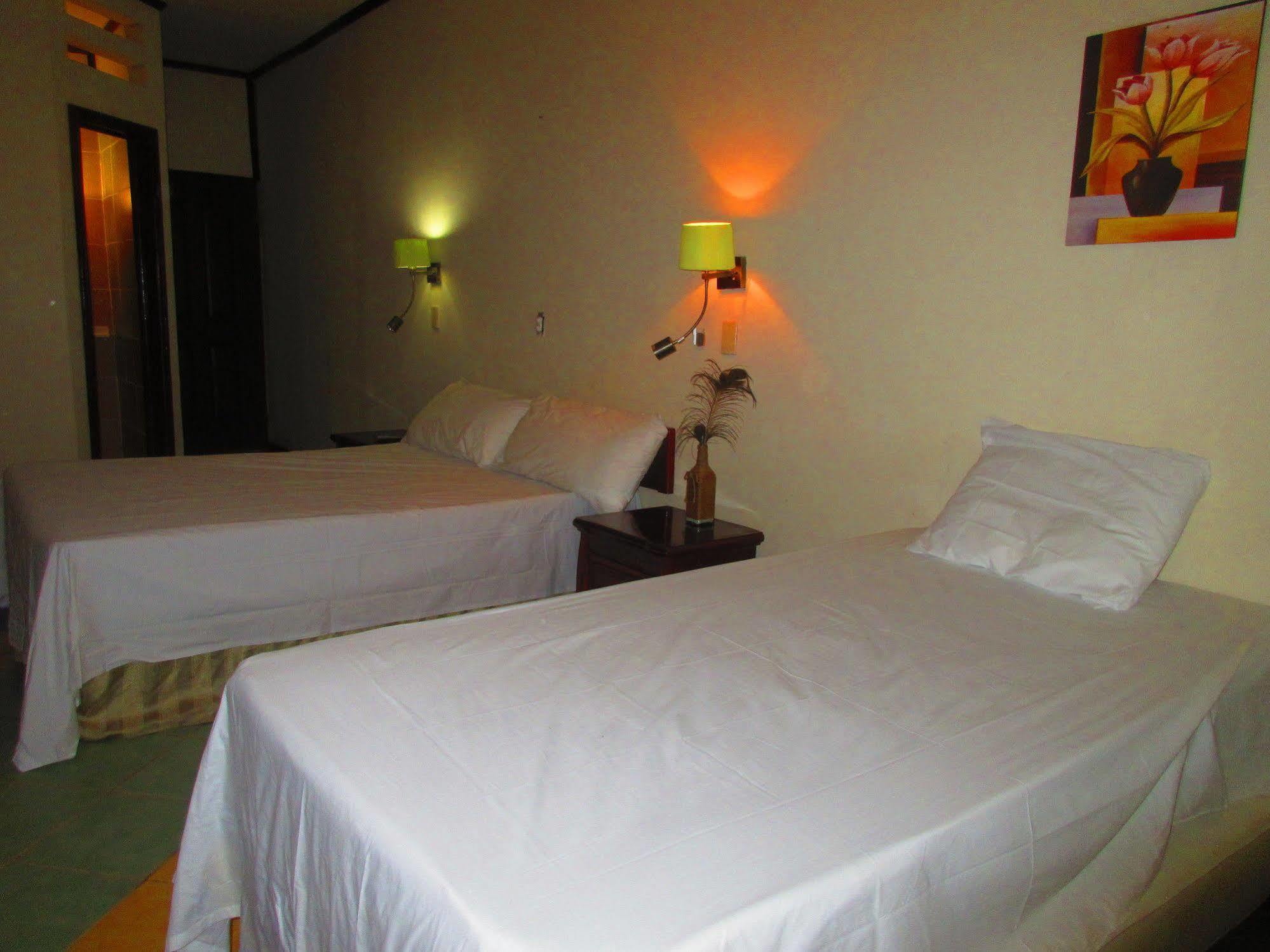 Los Balcones Over The Sea Hotel Bocas del Toro Экстерьер фото