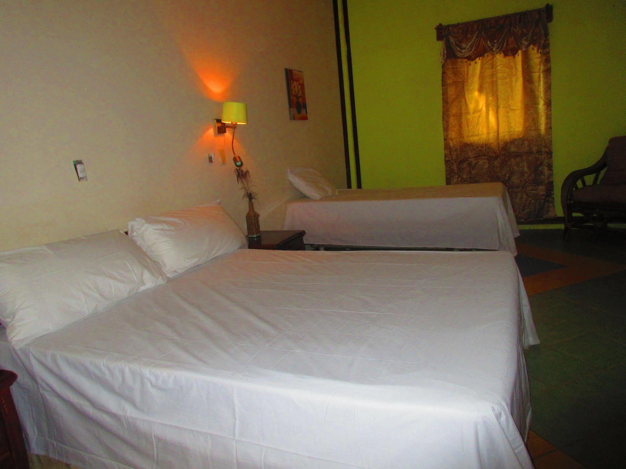 Los Balcones Over The Sea Hotel Bocas del Toro Экстерьер фото