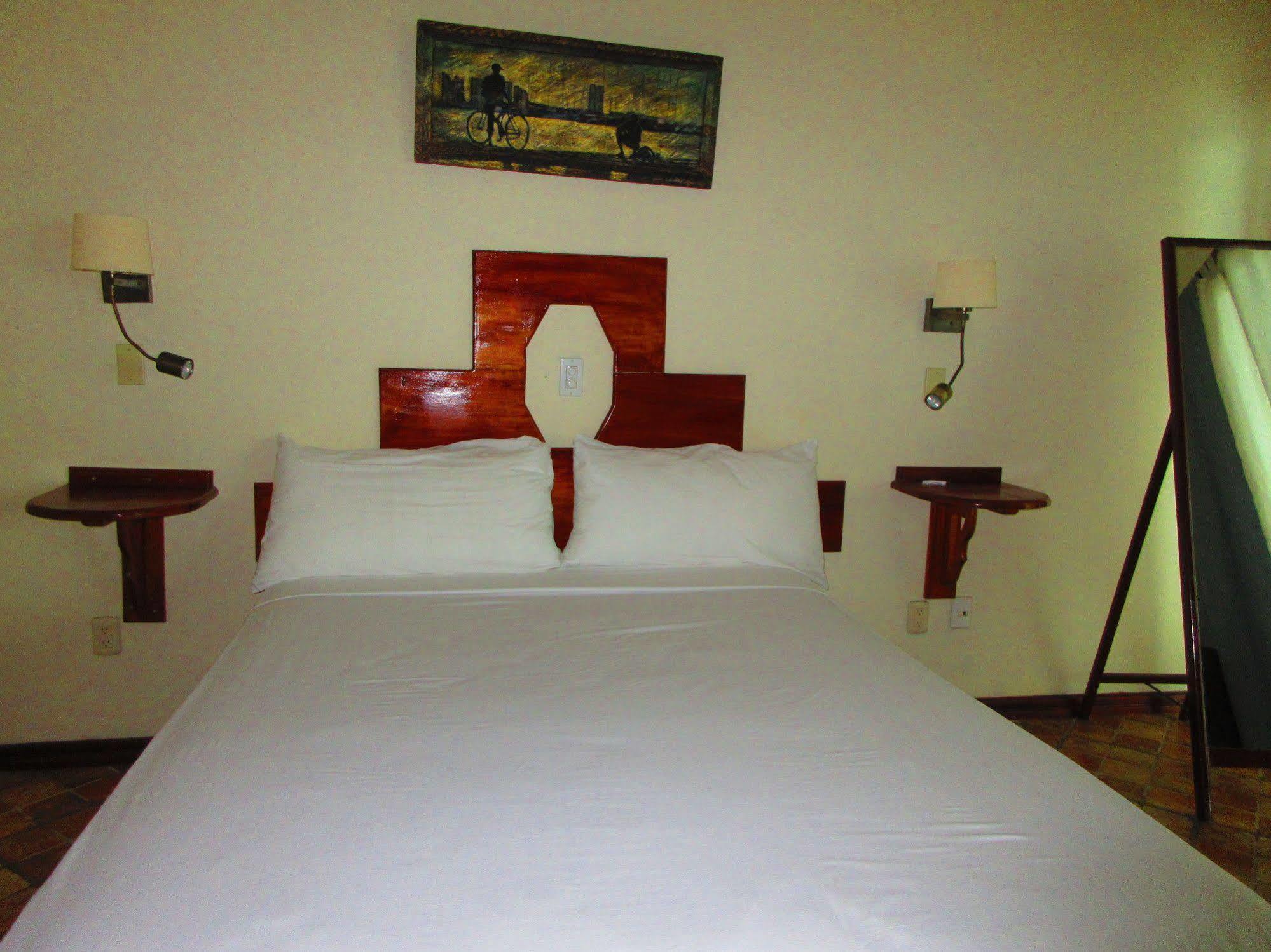 Los Balcones Over The Sea Hotel Bocas del Toro Экстерьер фото