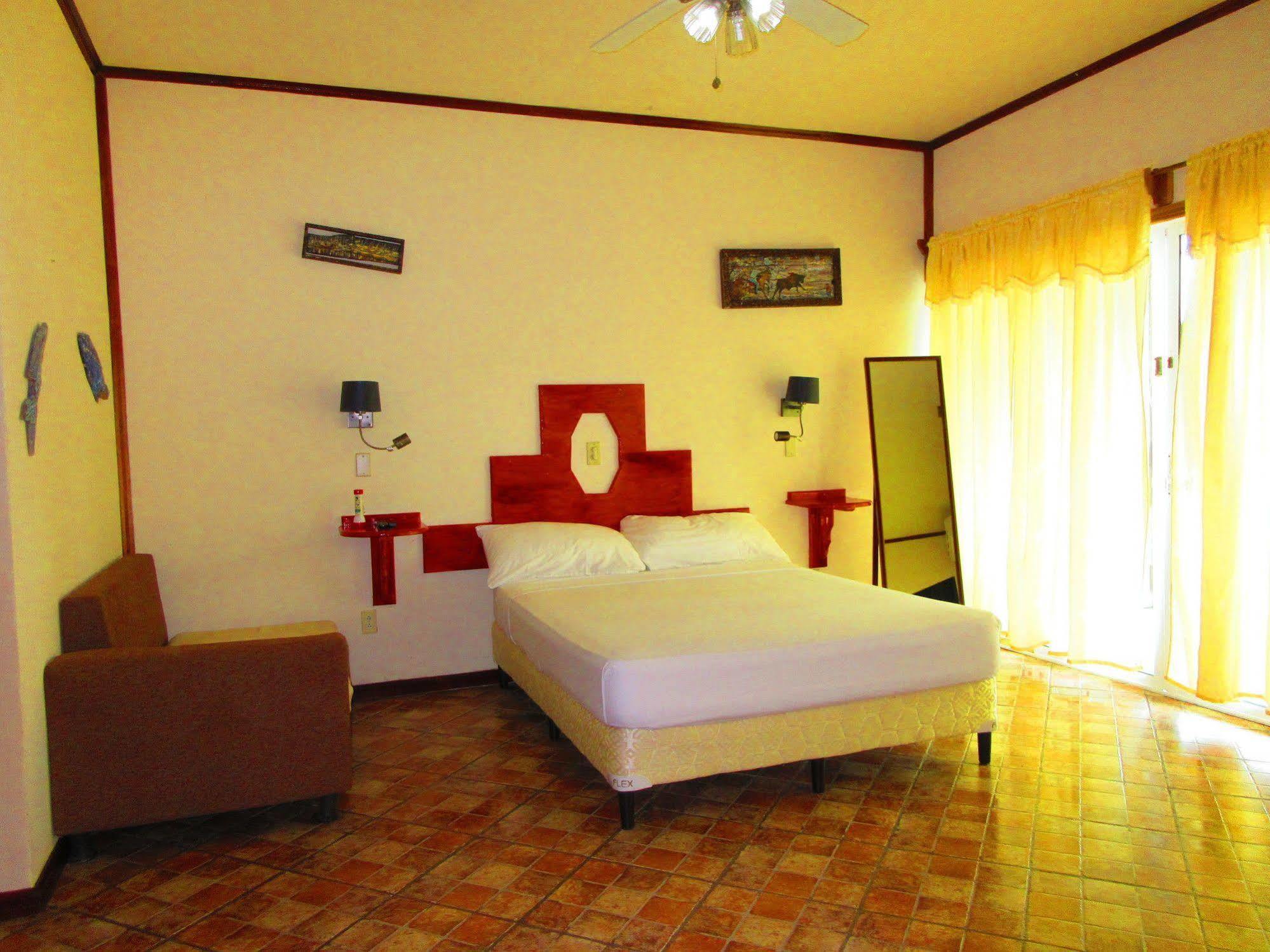 Los Balcones Over The Sea Hotel Bocas del Toro Экстерьер фото