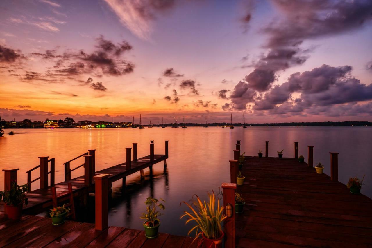 Los Balcones Over The Sea Hotel Bocas del Toro Экстерьер фото
