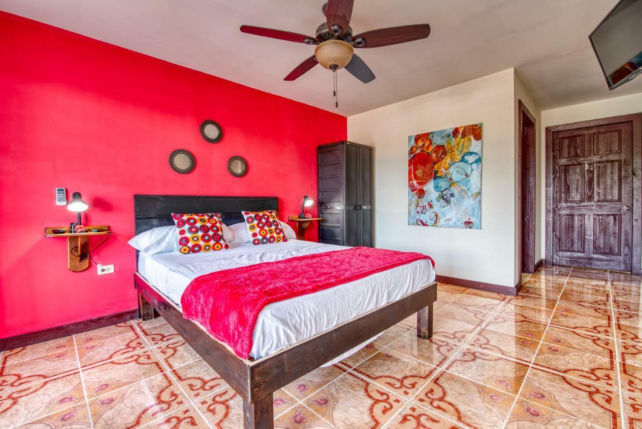 Los Balcones Over The Sea Hotel Bocas del Toro Экстерьер фото