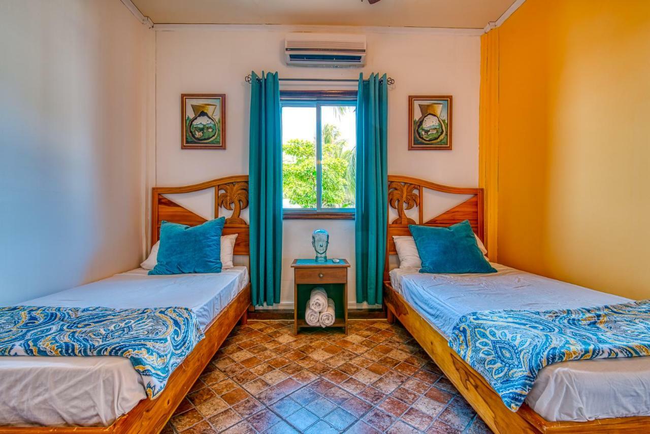 Los Balcones Over The Sea Hotel Bocas del Toro Экстерьер фото