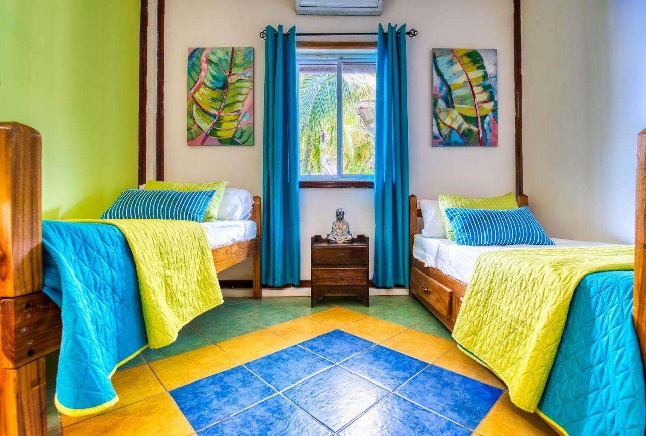 Los Balcones Over The Sea Hotel Bocas del Toro Экстерьер фото